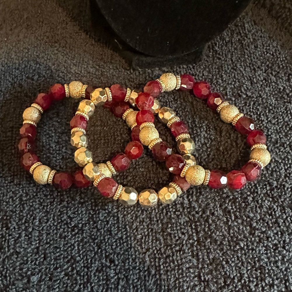 Set Of 3 Beaded Stretch Bracelets - Burgundy And Gold